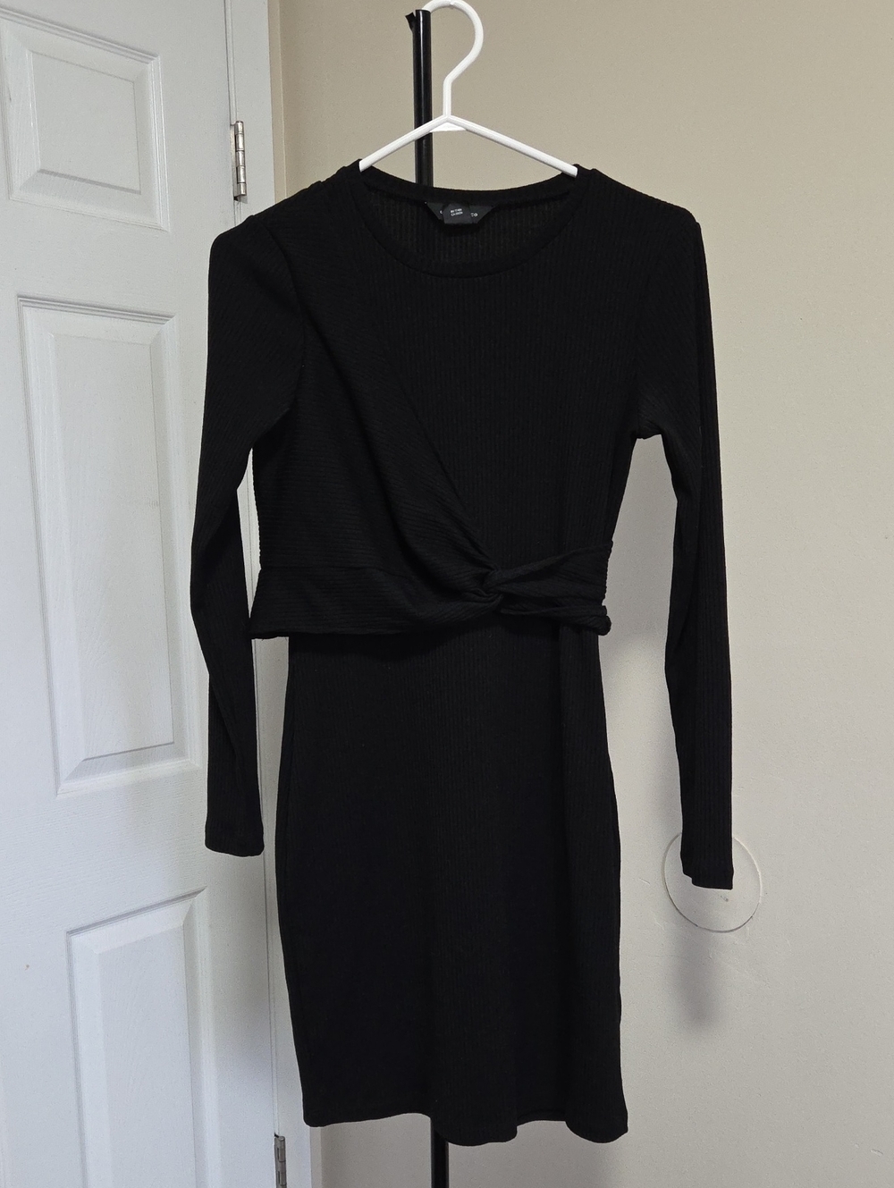 Club Monaco Black Long-Sleeve Twist-Front Ribbed Dress